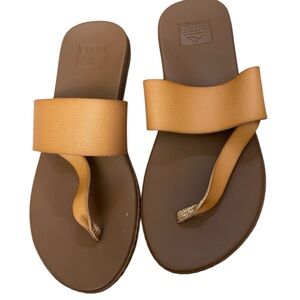 Reef Tan thong sandals